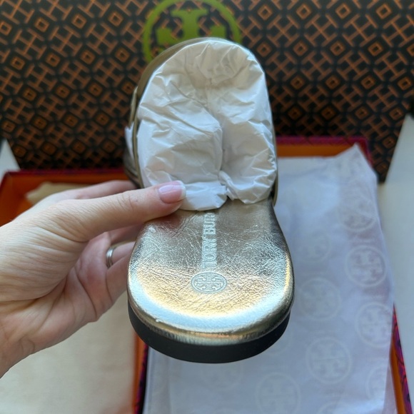 Tory Burch Miller Soft Metallic Wrinkled Leather Sandals Size 9 - Picture 5 of 12